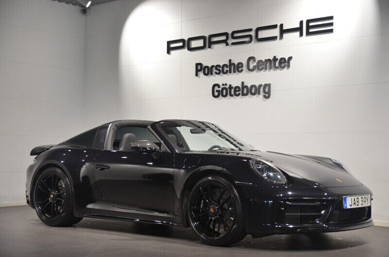 Svart (black) Begagnad 2023 Porsche 911 Targa 4 Cab | 1 979 000 kr (Lite dyr) - Bild 1/4