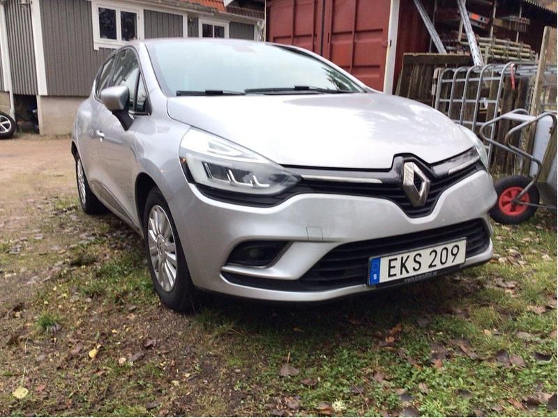 Silver Begagnad 2018 Renault Clio IV Intens Halvkombi | 85 000 kr (Marknadspris) - Bild 1/2
