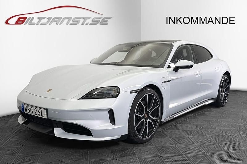 Grå Begagnad 2024 Porsche Taycan Sport Turismo Kombi | 1 295 000 kr - Bild 1/4