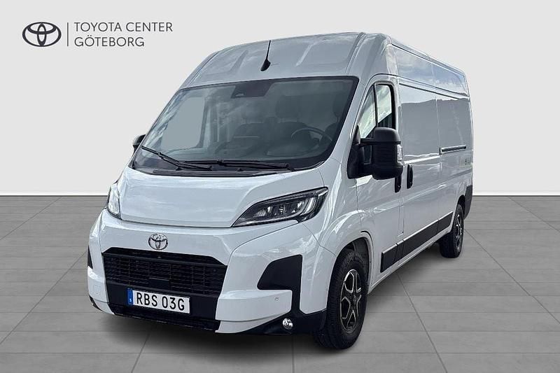 Vit Begagnad 2024 Toyota Proace Van | 569 900 kr - Bild 1/4