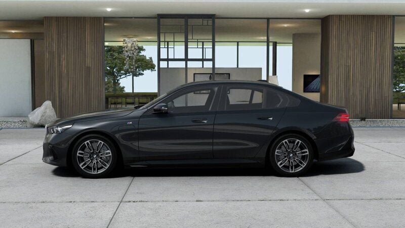 Ny 2025 BMW 550e M Sport Sedan | 869 000 kr - Bild 1/4