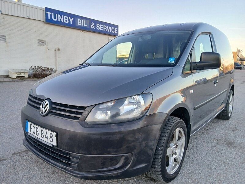 Mörkgrå (grå) Begagnad 2015 VW Caddy Minibuss | 79 900 kr (Marknadspris) - Bild 1/4