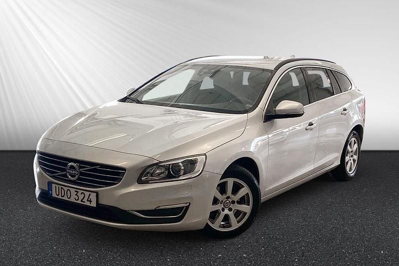 Silver Begagnad 2015 Volvo V60 Business Edition Kombi | 159 800 kr (Marknadspris) - Bild 1/4