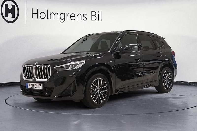 Svart Begagnad 2025 BMW X1 M Sport SUV | 418 800 kr (Lite dyr) - Bild 1/4