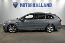 Grå Begagnad 2023 VW Golf VIII R-line Kombi | 269 900 kr (Lite dyr) - Bild 1/4