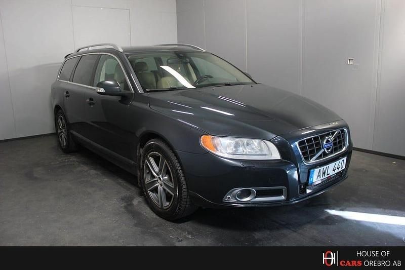 Grå Begagnad 2011 Volvo V70 Summum Kombi | 79 900 kr (Bra pris) - Bild 1/4