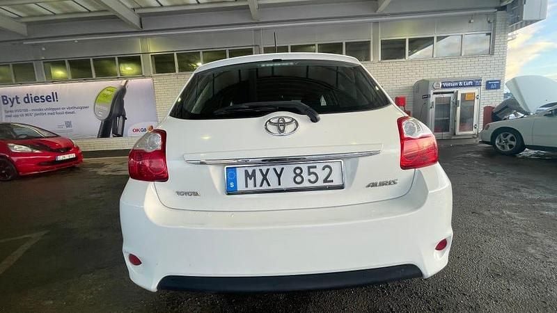 Begagnad Toyota Auris 90 HK (66 kW) 2012
