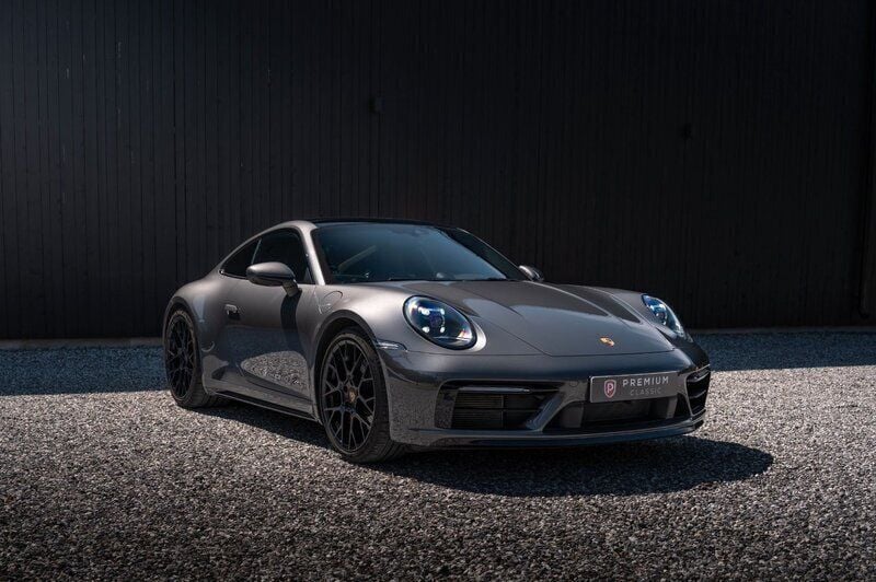 Grå Begagnad 2023 Porsche 911 Carrera 4S Sportkupé | 1 649 000 kr (Marknadspris) - Bild 1/4