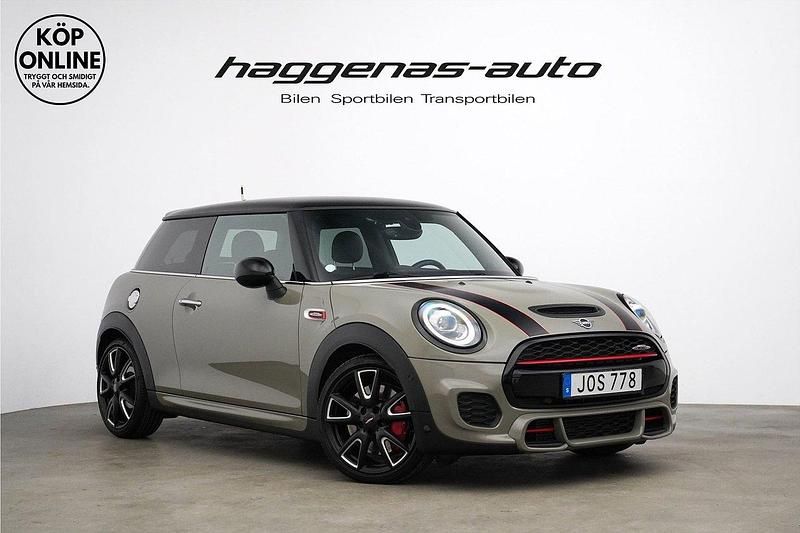 Grå (emerald grå) Begagnad 2019 Mini John Cooper Works Chili Halvkombi | 249 000 kr (Marknadspris) - Bild 1/4