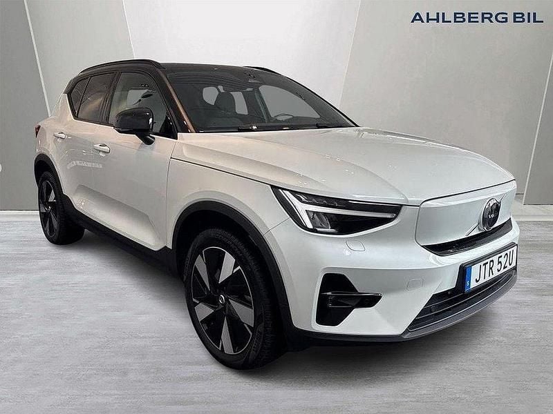 Vit Begagnad 2023 Volvo XC40 Plus SUV | 459 500 kr - Bild 1/3