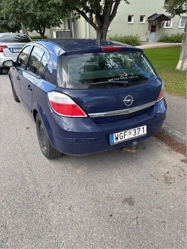 Blå Begagnad 2005 Opel Astra Halvkombi | 25 000 kr (Marknadspris) - Bild 1/4
