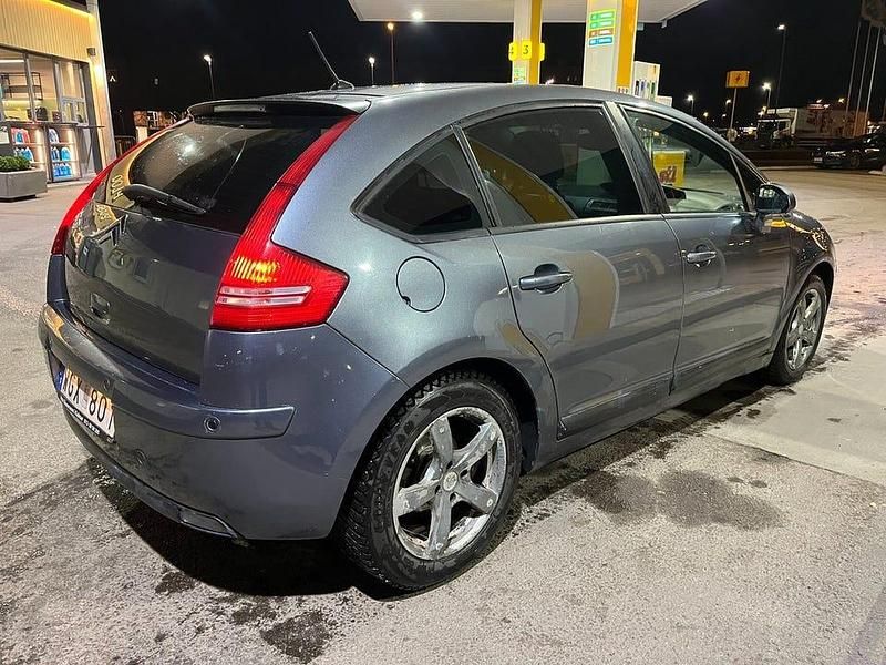 Begagnad Citroën C4 136 HK (100 kW) 2004 Silver Halvkombi