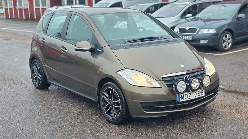 Ljusbrun (brun) Begagnad 2010 Mercedes A160 Classic Halvkombi | 38 900 kr (Lite dyr) - Bild 1/4
