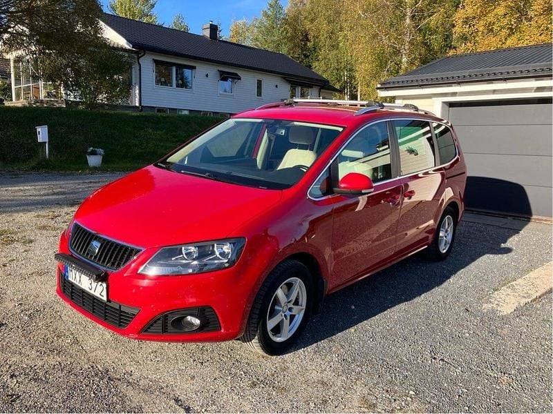 Röd Begagnad 2013 Seat Alhambra 4Drive Minibuss | 79 000 kr (Marknadspris) - Bild 1/3