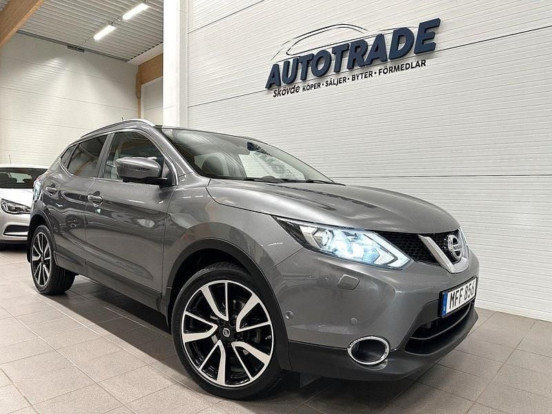 Grå Begagnad 2016 Nissan Qashqai Tekna SUV | 124 900 kr (Marknadspris) - Bild 1/4