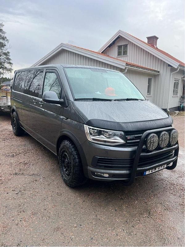 Grå Begagnad 2016 VW T6 Van | 275 000 kr (Dyr) - Bild 1/4