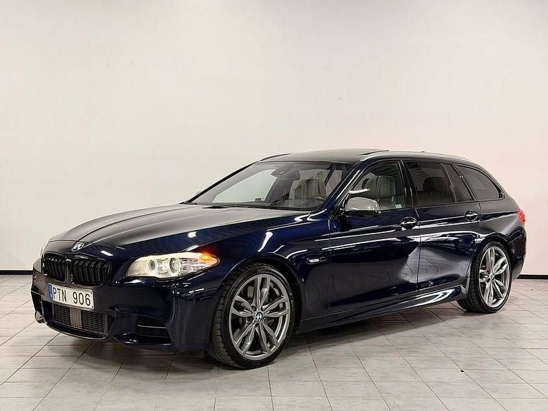Begagnad BMW M550 M Sport 381 HK (280 kW) 2012 Blå Sedan