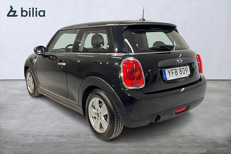 Begagnad Mini ONE Pepper 102 HK (75 kW) 2016 Midnight black metallic Halvkombi
