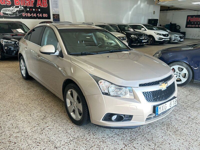 Gul Begagnad 2012 Chevrolet Cruze Sedan | 69 900 kr (Marknadspris) - Bild 1/4