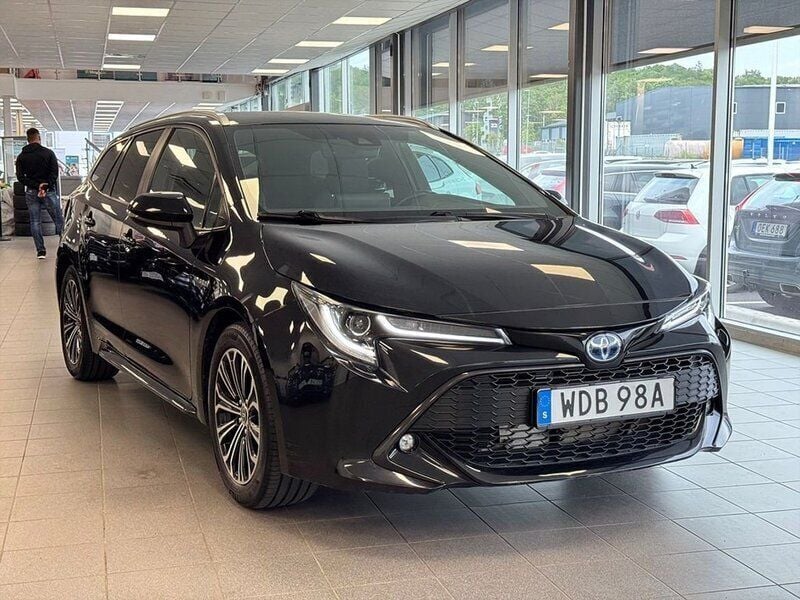 Svart Begagnad 2020 Toyota Corolla Kombi | 229 900 kr (Marknadspris) - Bild 1/3