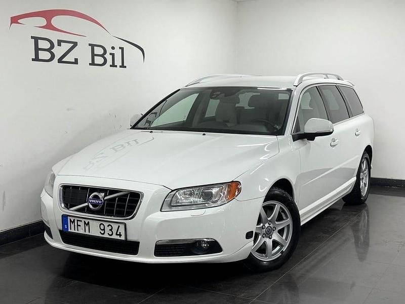 Vit Begagnad 2012 Volvo V70 Summum Kombi | 114 900 kr (Marknadspris) - Bild 1/4