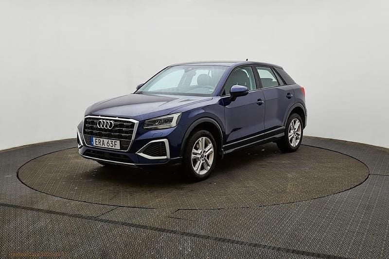 Blå Begagnad 2024 Audi Q2 Advanced SUV | 274 900 kr (Marknadspris) - Bild 1/4
