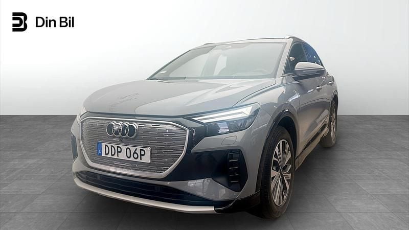 Grå Begagnad 2022 Audi Q4 e-tron Advanced SUV | 359 000 kr (Marknadspris) - Bild 1/4