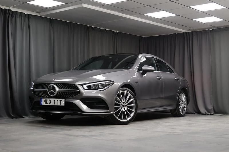 Grå Begagnad 2021 Mercedes CLA250 Premium Sedan | 349 000 kr (Lite dyr) - Bild 1/4