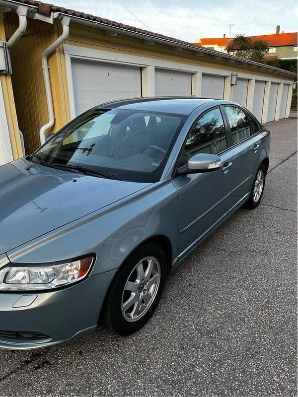 Begagnad 2008 Volvo S40 Momentum Sedan | 70 000 kr (Marknadspris) - Bild 1/4