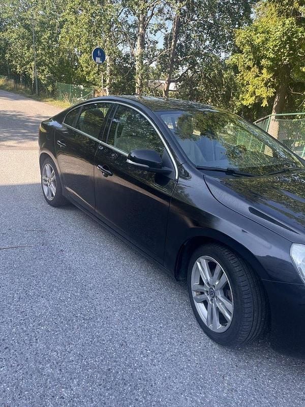Svart Begagnad 2011 Volvo S60 Summum Sedan | 70 000 kr (Bra pris) - Bild 1/4