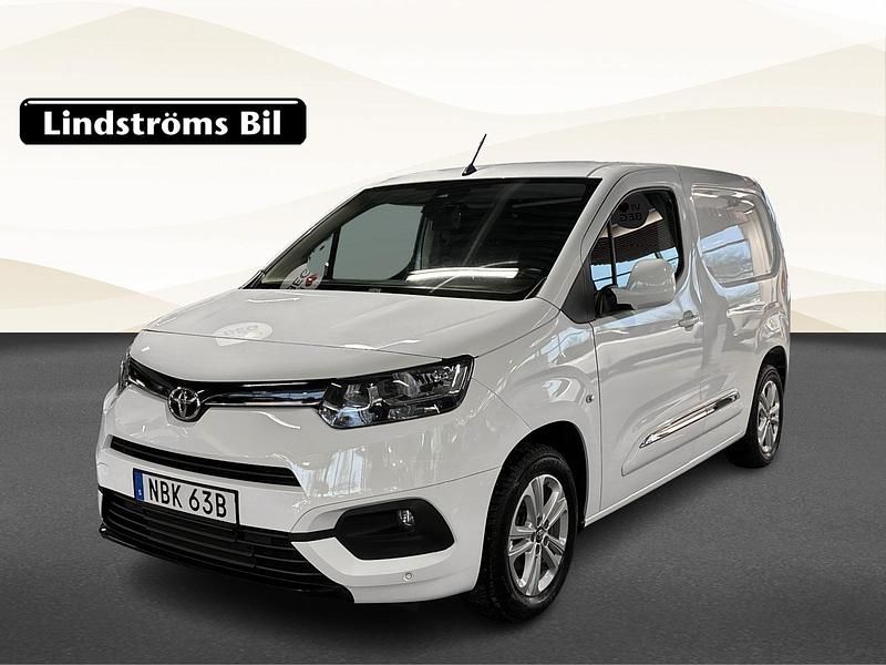 Vit Begagnad 2020 Toyota Proace City City Minibuss | 236 250 kr (Dyr) - Bild 1/3