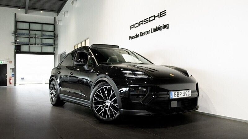 Svart (black) Begagnad 2025 Porsche Macan SUV | 1 079 000 kr (Bra pris) - Bild 1/4