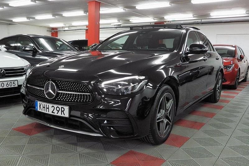 Svart Begagnad 2022 Mercedes E300 AMG Sedan | 389 500 kr (Marknadspris) - Bild 1/4