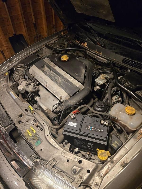 Grå Begagnad 2003 Saab 9-3 Halvkombi | 13 000 kr (Superpris) - Bild 1/4