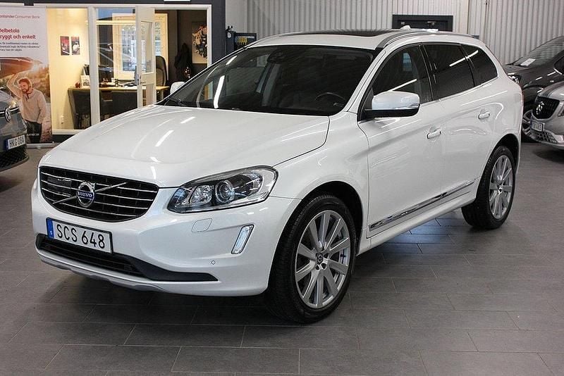 Vit (vit pärleffekt) Begagnad 2016 Volvo XC60 Summum SUV | 188 500 kr (Bra pris) - Bild 1/4