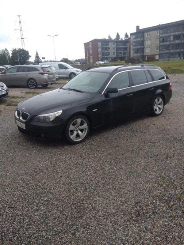 Svart Begagnad 2005 BMW 530 Kombi | 25 000 kr (Bra pris) - Bild 1/4