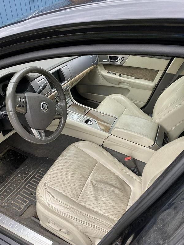 Svart Begagnad 2009 Jaguar XF Sedan | 110 000 kr - Bild 1/4