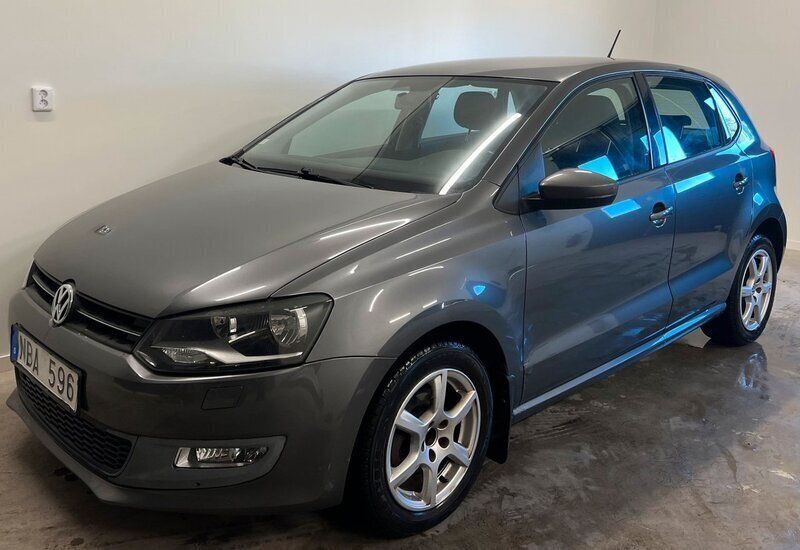Mörkgrå (grå) Begagnad 2010 VW Polo Halvkombi | 51 900 kr (Marknadspris) - Bild 1/4