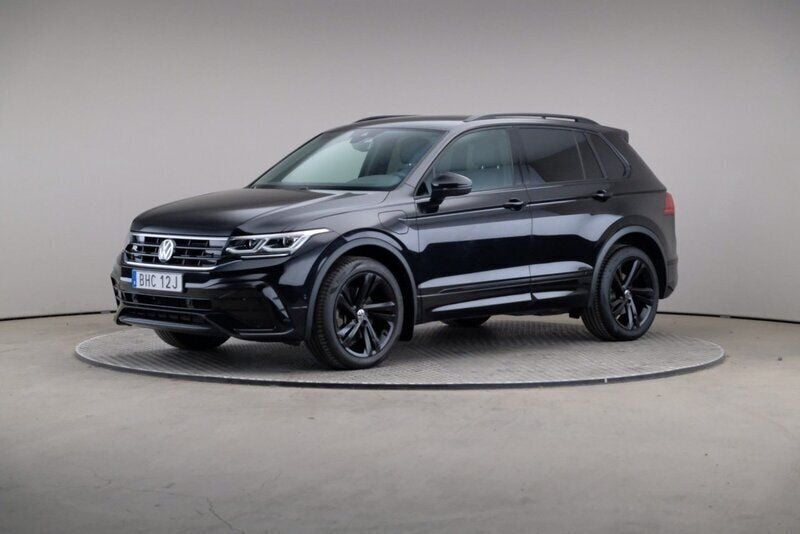 Svart (deep black (pearl)) Begagnad 2022 VW Tiguan Style SUV | 379 000 kr (Marknadspris) - Bild 1/4