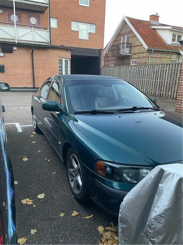 Grön Begagnad 2001 Volvo S60 Business Edition Sedan | 25 000 kr (Lite dyr) - Bild 1/4