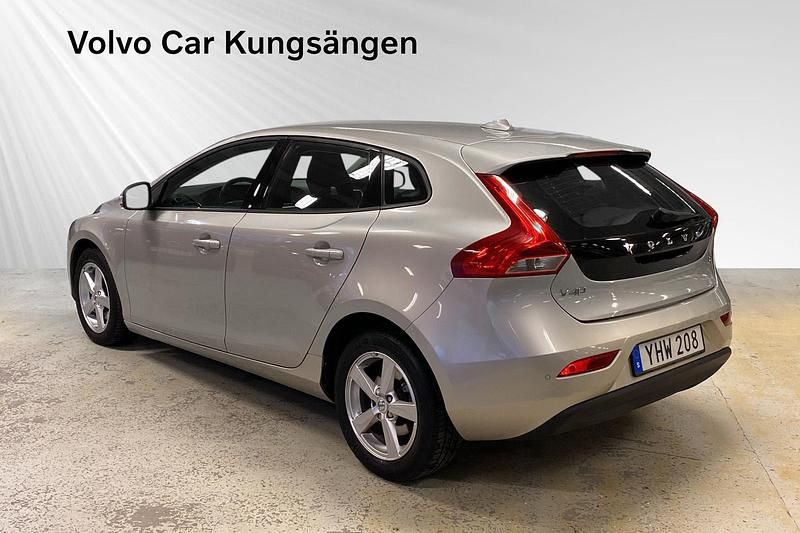 Begagnad Volvo V40 Business Edition 124 HK (91 kW) 2016 Brun Halvkombi