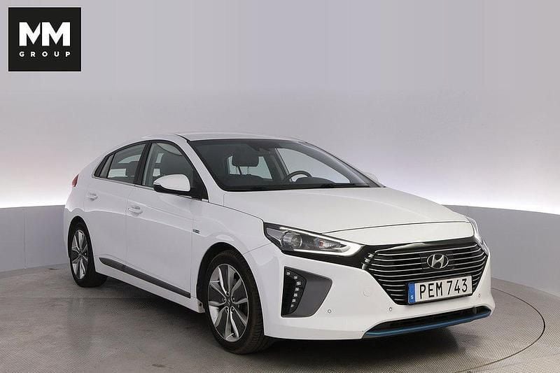 Vit Begagnad 2016 Hyundai Ioniq Premium Sedan | 159 900 kr (Marknadspris) - Bild 1/4