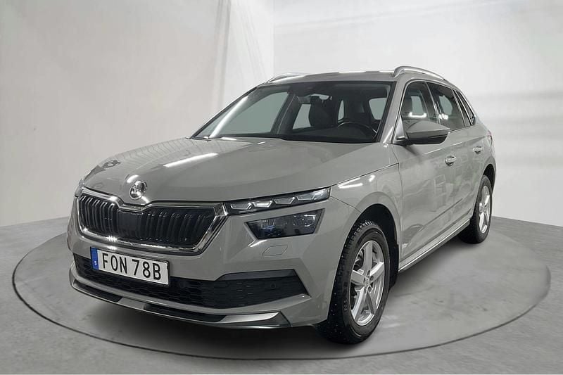Grå Begagnad 2020 Skoda Kamiq Style SUV | 204 900 kr (Marknadspris) - Bild 1/4