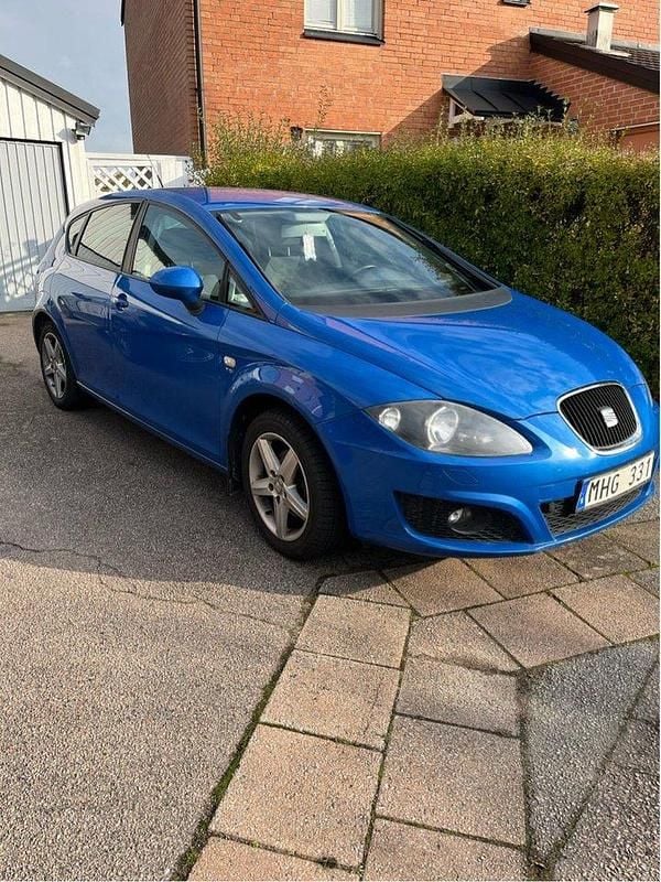 Blå Begagnad 2012 Seat Leon Reference Halvkombi | 42 900 kr (Bra pris) - Bild 1/4