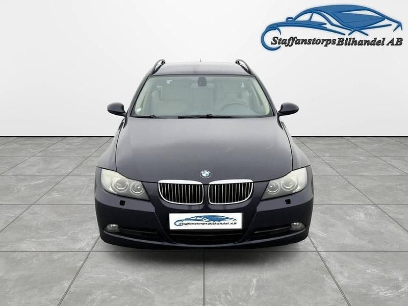 Begagnad BMW 325 Advantage 218 HK (160 kW) 2005 Blå Kombi