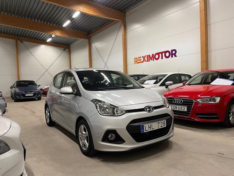 Silver Begagnad 2013 Hyundai i10 Halvkombi | 69 900 kr (Marknadspris) - Bild 1/4