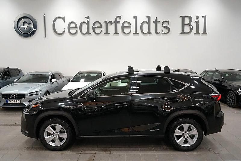 Svart Begagnad 2015 Lexus NX300h Executive Line SUV | 249 900 kr (Marknadspris) - Bild 1/4