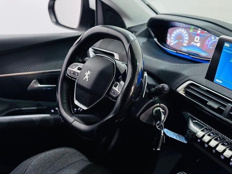 Begagnad Peugeot 3008 Active 131 HK (96 kW) 2019 Vit SUV