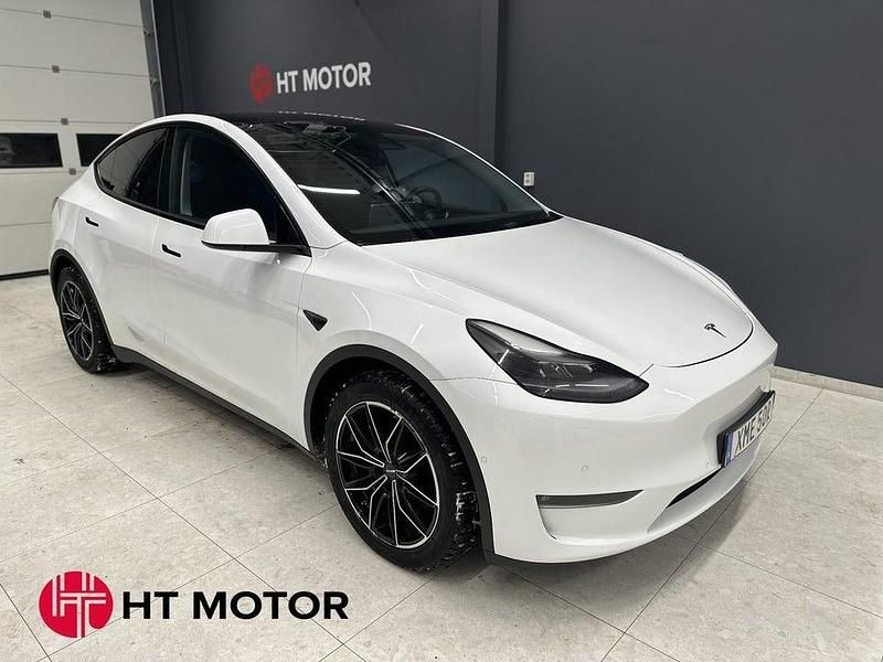 Vit Begagnad 2021 Tesla Model Y Long Range AWD SUV | 319 400 kr (Marknadspris) - Bild 1/4
