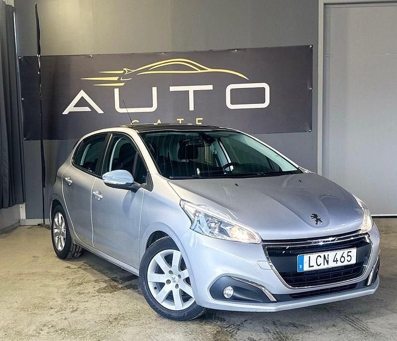 Ljusgrå (grå) Begagnad 2015 Peugeot 208 Halvkombi | 59 900 kr (Marknadspris) - Bild 1/4